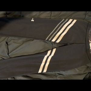 Under armour leggings size large. Stripes on the front